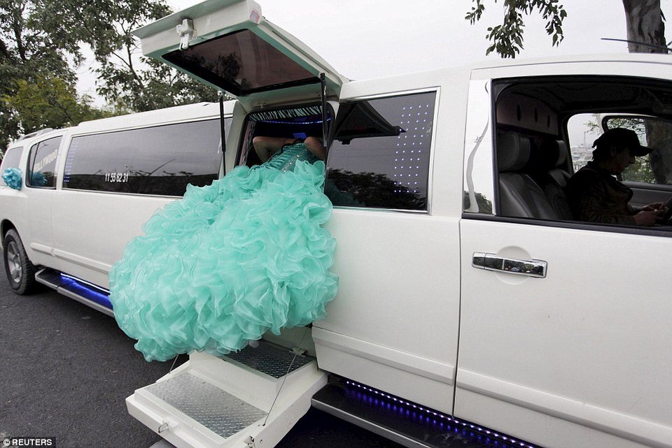 Οταν οι Μεξικάνες γίνονται 15 ετών: Τιάρες, χλιδάτα πάρτι, λιμουζίνες και πολύ... κιτς [εικόνες] | iefimerida.gr 8