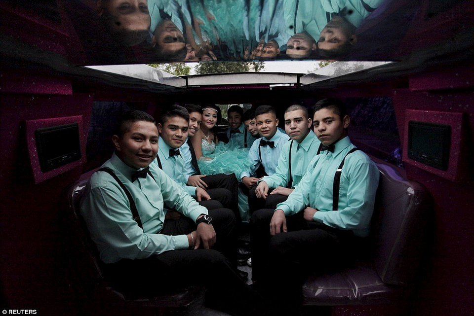 Οταν οι Μεξικάνες γίνονται 15 ετών: Τιάρες, χλιδάτα πάρτι, λιμουζίνες και πολύ... κιτς [εικόνες] | iefimerida.gr 10