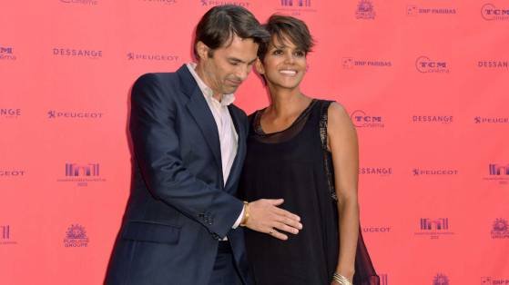 Η Χάλι Μπέρι είναι... πολύ έγκυος και της πάει [εικόνες] | iefimerida.gr 2