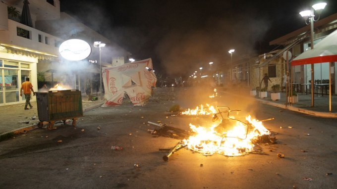 Κάτοικοι συγκεντρώνουν υπογραφές για την απομάκρυνση των γραφείων της Χρυσής Αυγής στην Κρήτη [εικόνες] | iefimerida.gr 0