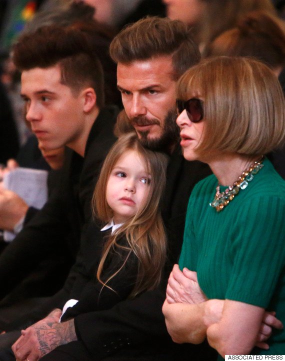 Το νέο ταλέντο στην οικογένεια Μπέκαμ - Η 3χρονη Χάρπερ μαθαίνει να σουτάρει [εικόνες & βίντεο] | iefimerida.gr 1