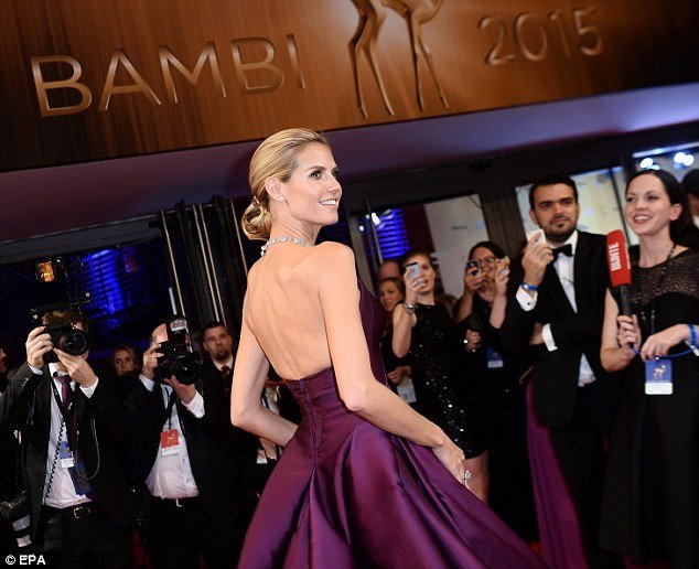 Χάιντι Κλουμ: Εμφάνιση α λα Γκρέις Κέλι σε βραβεία στη Γερμανία [εικόνες]  | iefimerida.gr 2