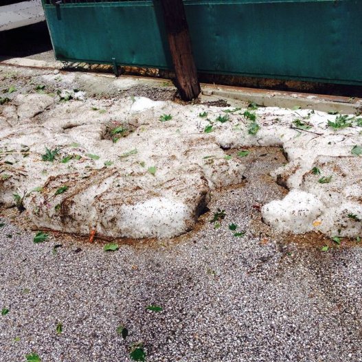 «Χιονισμένο» τοπίο στη Λάρισα – Σφοδρή χαλαζόπτωση «σκέπασε» το Μακρυχώρι [εικόνες]  | iefimerida.gr 3