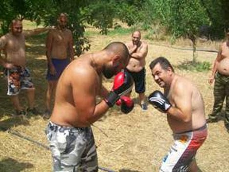 Νέα ντοκουμέντα για τους Χρυσαυγίτες: Ντύνονταν Αγιοι Βασίληδες και χαιρετούσαν ναζιστικά [εικόνες] | iefimerida.gr 1