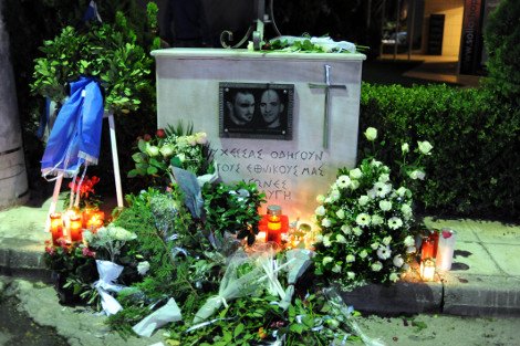 Χωρίς «παρατράγουδα» οι παράλληλες συγκεντρώσεις αντιφασιστών και Χρυσαυγιτών [εικόνες] | iefimerida.gr 4