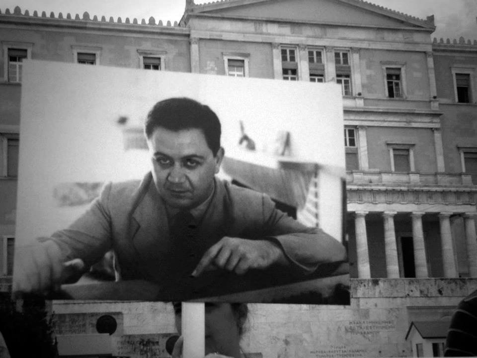 Δέος προκαλούν τα πλακάτ για την ΕΡΤ στο Σύνταγμα: Οι μεγαλύτερες μορφές της τέχνης δίνουν το «παρών» [εικόνες] | iefimerida.gr 3