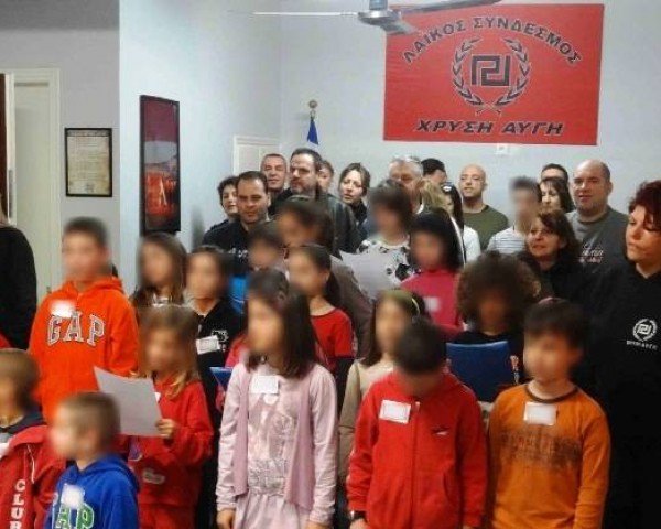 H Xρυσή Αυγή στρατολογεί 6χρονα παιδιά και τους κάνει κατήχηση στα γραφεία της Λούτσας [εικόνες] | iefimerida.gr 1