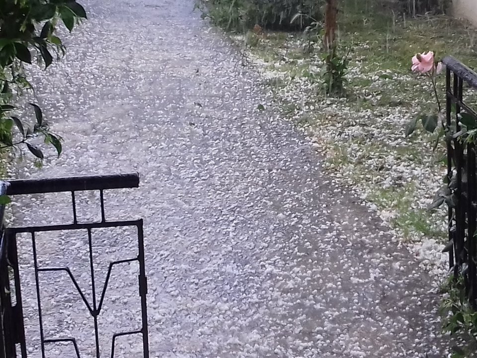 Η Αθήνα «βράζει» και στην Ξάνθη το... έστρωσε -Εριξε χιονόνερο [εικόνες & βίντεο] | iefimerida.gr 1