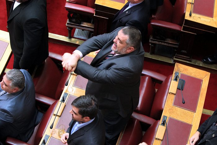  Αθλιότητες χρυσαυγιτών: Ο Λαγός κινήθηκε κατά του Δένδια και ο Μίχος κατά του Κικίλια [εικόνες] | iefimerida.gr 4