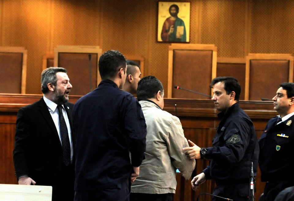 Δίκη Φύσσα: Κατηγορούμενος απειλεί μάρτυρα που τον αναγνώρισε: «Αφήστε με να της δείξω εγώ» [εικόνες] | iefimerida.gr 3