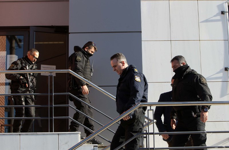 Σε άθλια κατάσταση, με πρησμένα μάτια και μελανιές ο συζυγοκτόνος της Χαλκιδικής [εικόνες] | iefimerida.gr 5