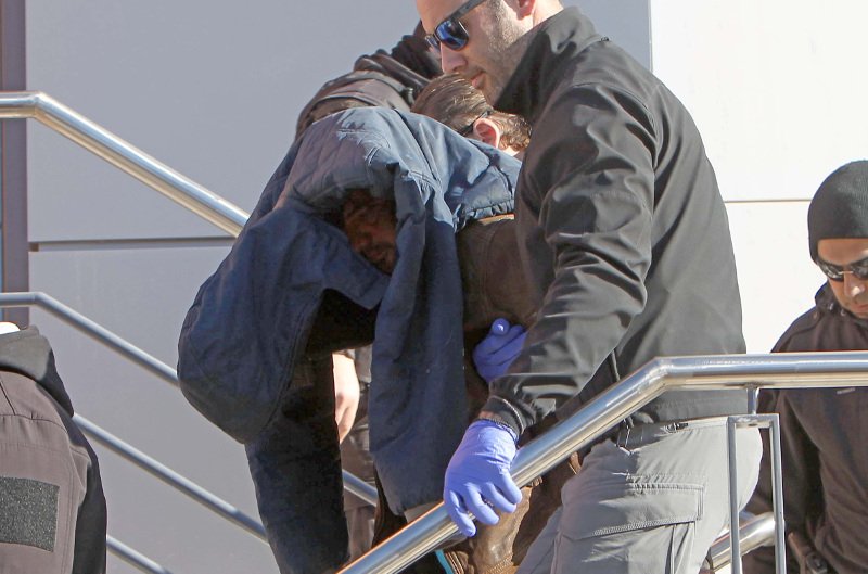 Σε άθλια κατάσταση, με πρησμένα μάτια και μελανιές ο συζυγοκτόνος της Χαλκιδικής [εικόνες] | iefimerida.gr 4