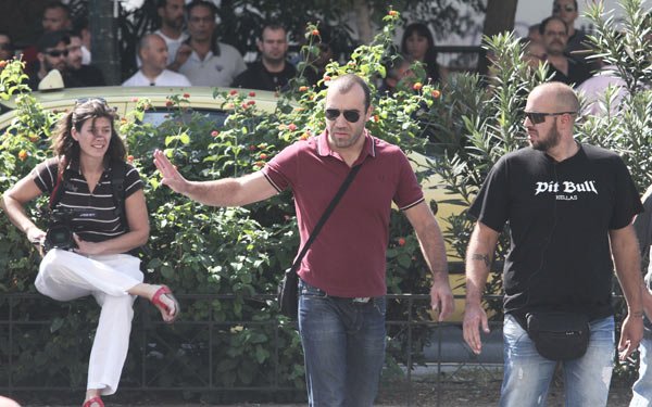 Aμετανόητοι χρυσαυγίτες στη ΓΑΔΑ: Καρέ-καρέ όλες οι εικόνες | iefimerida.gr 4