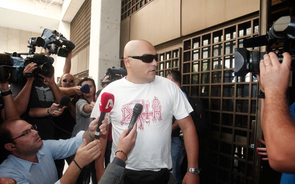 Aμετανόητοι χρυσαυγίτες στη ΓΑΔΑ: Καρέ-καρέ όλες οι εικόνες | iefimerida.gr 5