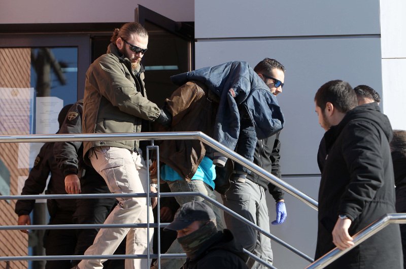 Σε άθλια κατάσταση, με πρησμένα μάτια και μελανιές ο συζυγοκτόνος της Χαλκιδικής [εικόνες] | iefimerida.gr 1