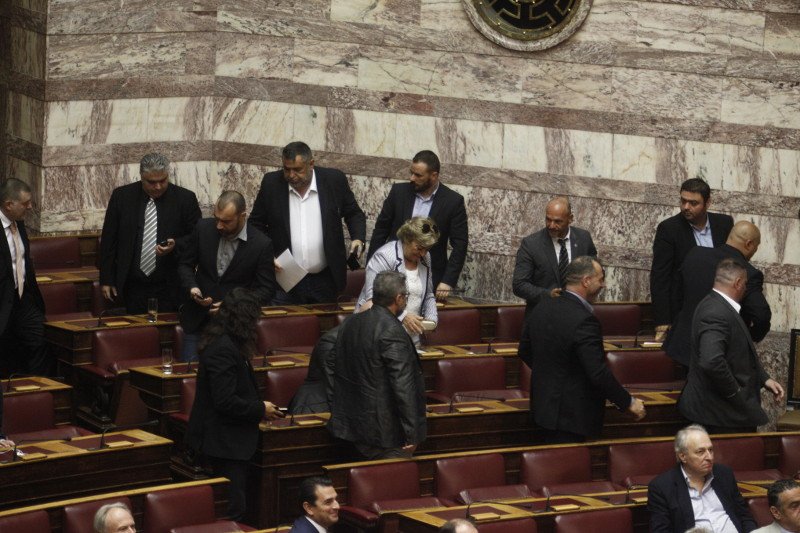 Αποχώρησε η Χρυσή Αυγή από την Βουλή – Αρνήθηκε ότι είχε «παζάρια» με τον ΣΥΡΙΖΑ | iefimerida.gr 0
