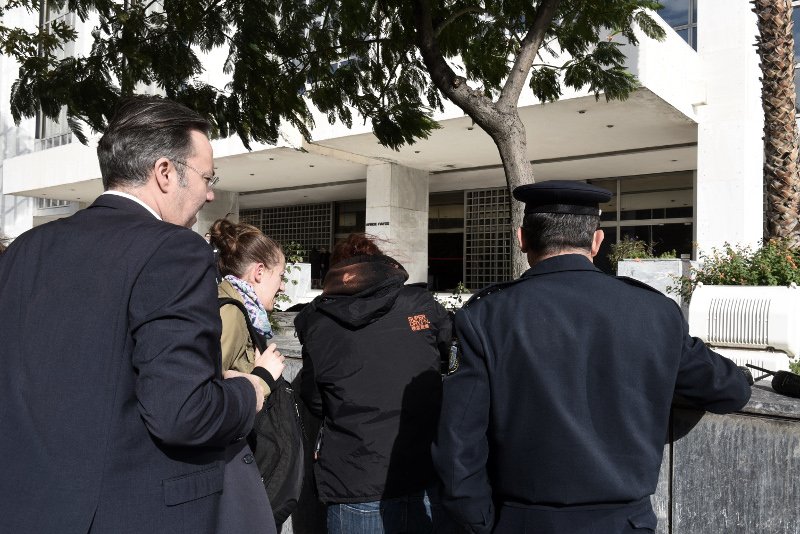 Χρυσαυγίτες επιτέθηκαν σε δύο γυναίκες -Η μία είναι συνήγορος πολιτικής αγωγής στη δίκη της Χ.Α. [εικόνες] | iefimerida.gr 2