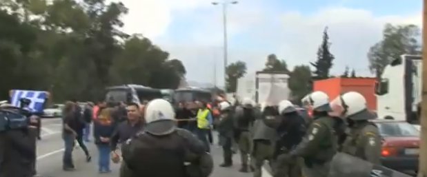 Μπλόκο στους αγρότες της Πελοποννήσου στο Χαϊδάρι - Δεν αφήνουν τα αγροτικά [εικόνες] | iefimerida.gr 0