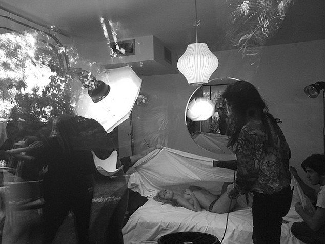 Κόλαση: Η Χάιντι Κλουμ τόπλες [εικόνες] | iefimerida.gr 2