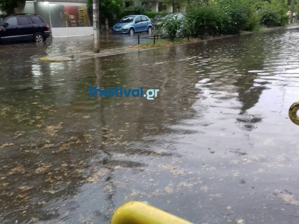 Στην Θεσσαλονίκη έριξε... χαλάζι - Προβλήματα στην κυκλοφορία [εικόνες & βίντεο] | iefimerida.gr 4