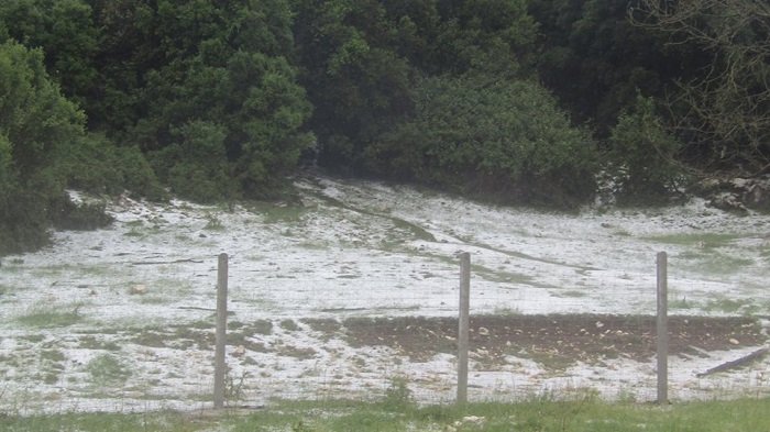 Ασύλληπτες εικόνες στα Γιάννενα από τη σφοδρή χαλαζόπτωση -Βγήκαν τα εκχιονιστικά [εικόνες] | iefimerida.gr 0