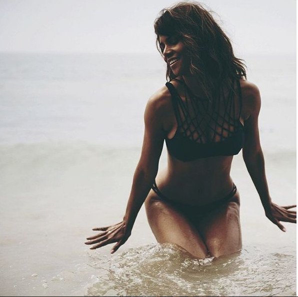 Η Χάλι Μπέρι έγινε 50 και το γιόρτασε με μια σέξι φωτογραφία της [εικόνες] | iefimerida.gr 2