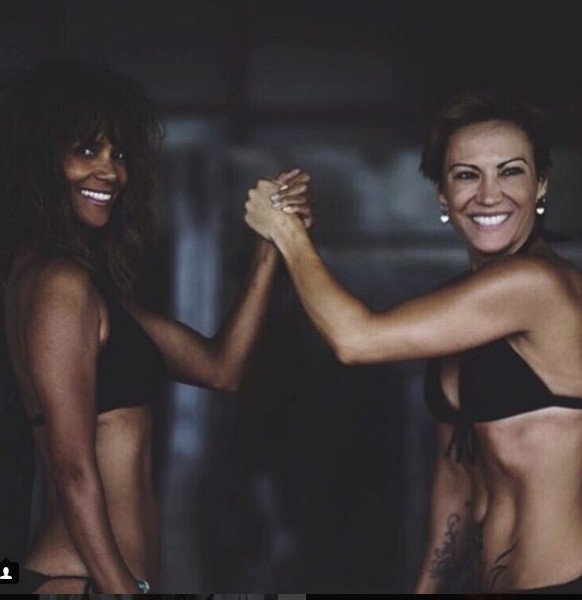 Η Χάλι Μπέρι έγινε 50 και το γιόρτασε με μια σέξι φωτογραφία της [εικόνες] | iefimerida.gr 3