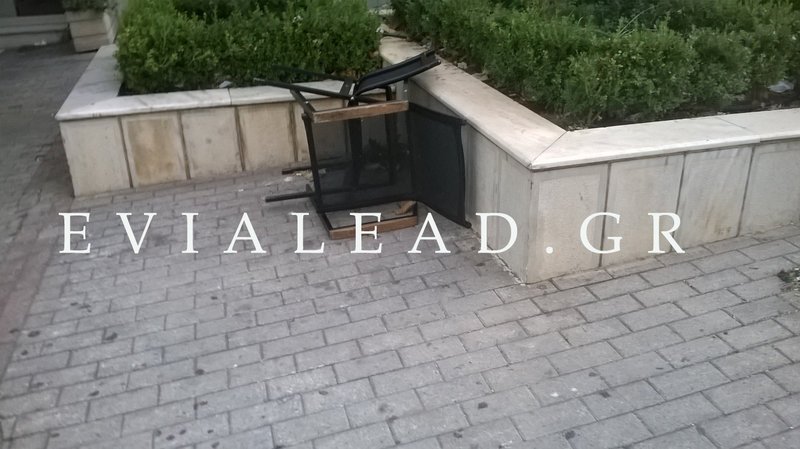 Στην παραλία της πόλης ήρθαν κυριολεκτικά τα... πάνω κάτω