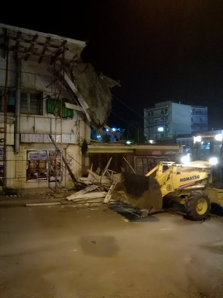 Εικόνες-σοκ: Κατέρρευσε η οροφή της δημοτικής αγοράς στην Χαλκίδα [εικόνες & βίντεο] | iefimerida.gr 1