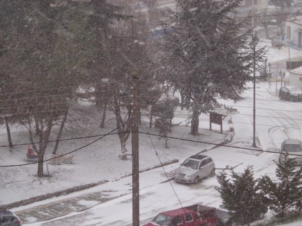 Σε κλοιό χιονιά η Βόρεια Ελλάδα: Το έστρωσε ακόμη και στη νότια Χαλκιδική [εικόνες] | iefimerida.gr 0