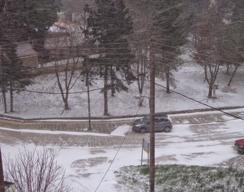 Σε κλοιό χιονιά η Βόρεια Ελλάδα: Το έστρωσε ακόμη και στη νότια Χαλκιδική [εικόνες] | iefimerida.gr 1