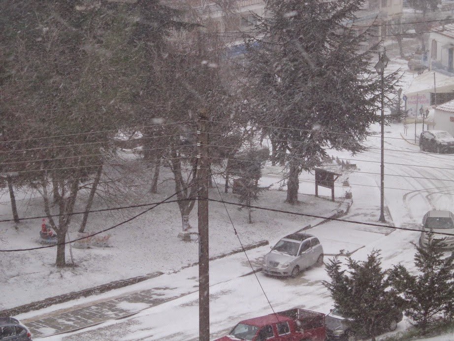 Σε κλοιό χιονιά η Βόρεια Ελλάδα: Το έστρωσε ακόμη και στη νότια Χαλκιδική [εικόνες] | iefimerida.gr 2