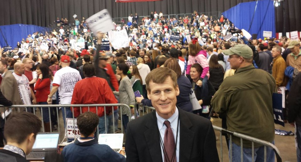 Δημοσιογράφος έχασε τη φωνή του και κάνει ραδιόφωνο με «τεχνητή» φωνή [εικόνες] | iefimerida.gr 1