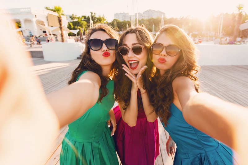   Πώς να γίνετε πιο συμπαθητικοί -Τέσσερα πράγματα που δεν πρέπει να κάνετε [εικόνες]  | iefimerida.gr 0