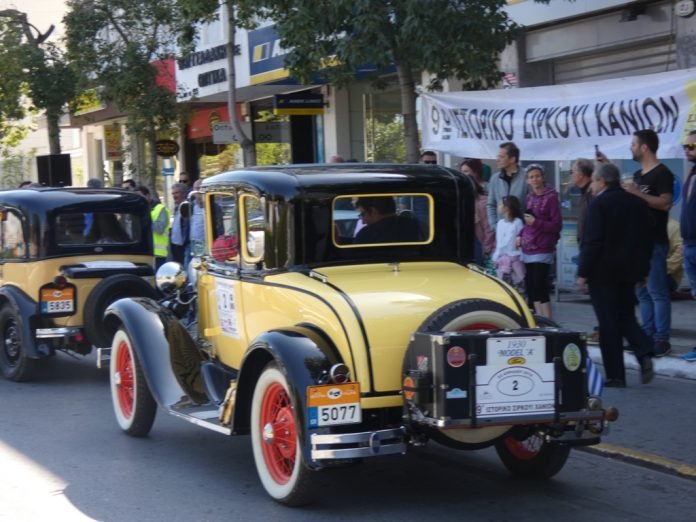 Εικόνες μιας άλλης εποχής: Ράλι με αυτοκίνητα αντίκες στα Χανιά | iefimerida.gr 4