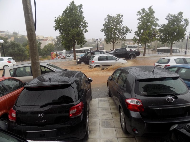 Χανιά: Σοβαρά προβλήματα από την ισχυρή νεροποντή [εικόνες] | iefimerida.gr 1