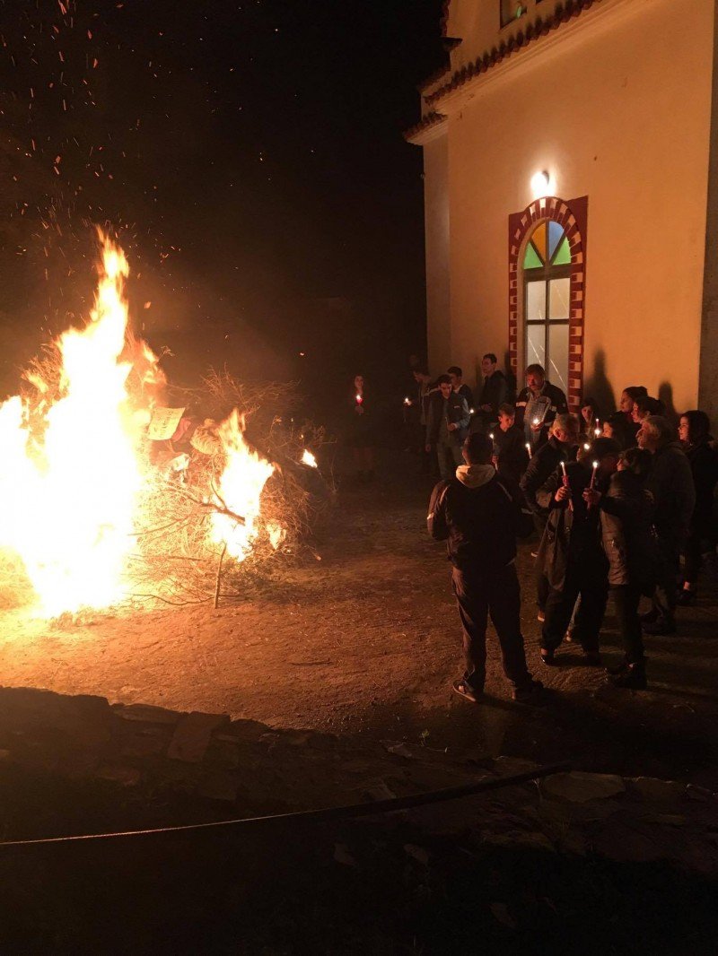 Χανιά: Eβαλαν φωτιά στον... «Χανταμπάκη» του Survivor [εικόνες] | iefimerida.gr 0