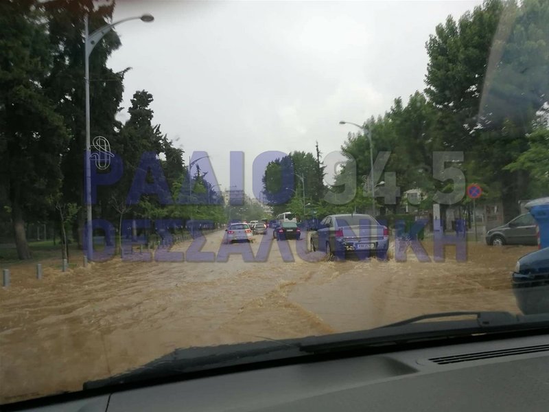 Σφοδρή θεομηνία στη Θεσσαλονίκη -Πλημμύρισε ακόμη και ο Λευκός Πύργος! | iefimerida.gr 6