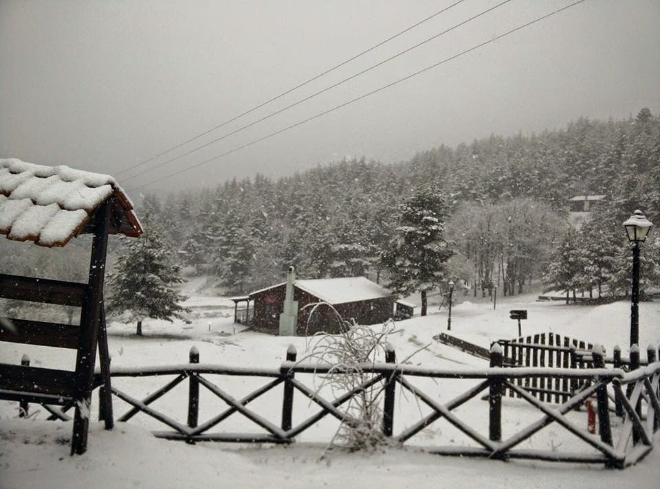 Κατάλευκο το τοπίο στην Ξάνθη: Μεγάλη Πέμπτη με χιόνια και πολικές θερμοκρασίες [εικόνες] | iefimerida.gr 2