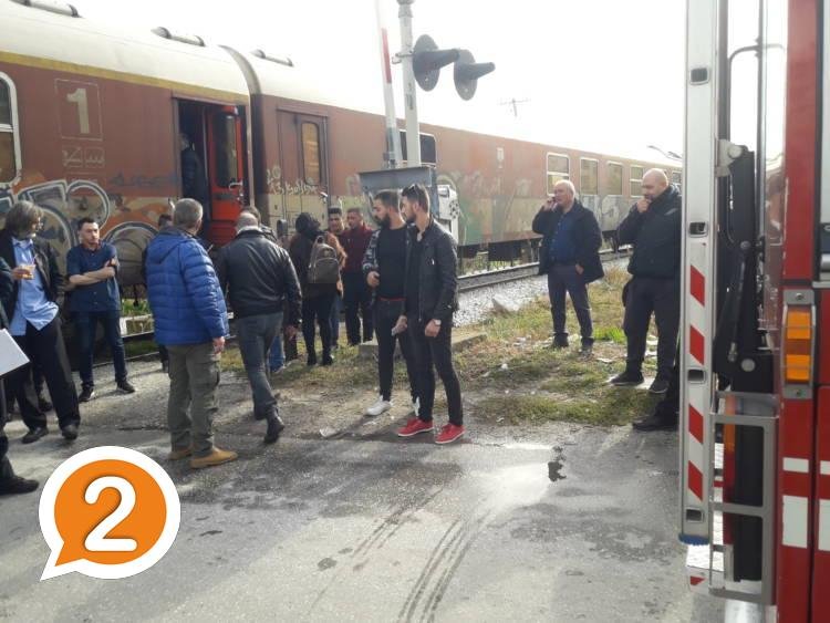 Ξάνθη: ΙΧ συγκρούστηκε με τρένο -Σώθηκαν από θαύμα μητέρα και γιος [εικόνες] | iefimerida.gr 0