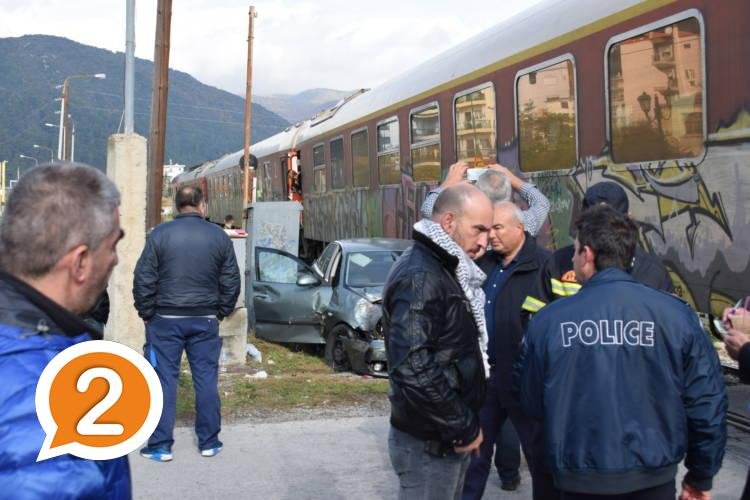 Ξάνθη: ΙΧ συγκρούστηκε με τρένο -Σώθηκαν από θαύμα μητέρα και γιος [εικόνες] | iefimerida.gr 1