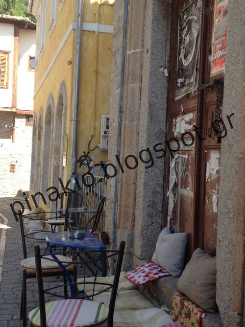Περπατώντας στα γραφικά σοκάκια της παλιάς Ξάνθης του Μάνου Χατζηδάκι [εικόνες] | iefimerida.gr 1