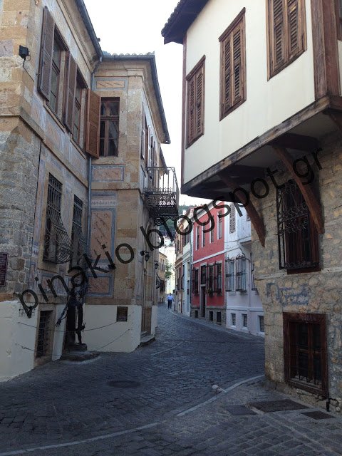 Περπατώντας στα γραφικά σοκάκια της παλιάς Ξάνθης του Μάνου Χατζηδάκι [εικόνες] | iefimerida.gr 2