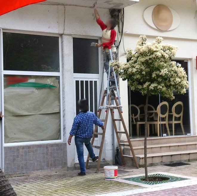 H πατέντα με τη σκάλα που κάνει θραύση -Το ελληνικό δαιμόνιο σε όλο του το μεγαλείο [εικόνα] | iefimerida.gr 0