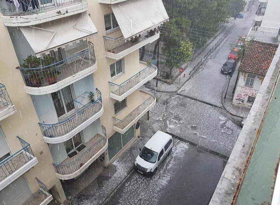 Δυνατό χαλάζι έντυσε στα λευκά την Ξάνθη [εικόνες & βίντεο] | iefimerida.gr 2