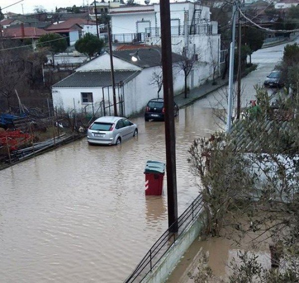 Ερχεται νέος χιονιάς - Ενας νεκρός και τεράστιες ζημιές από την κακοκαιρία | iefimerida.gr 10