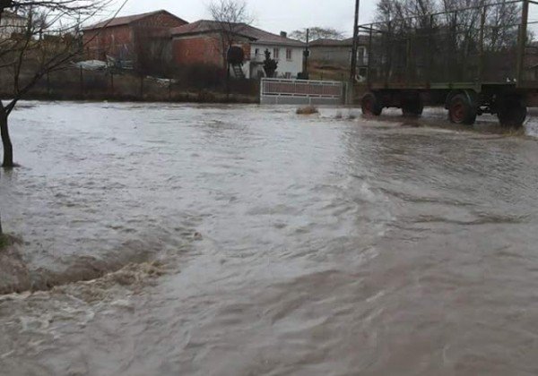 Ερχεται νέος χιονιάς - Ενας νεκρός και τεράστιες ζημιές από την κακοκαιρία | iefimerida.gr 7