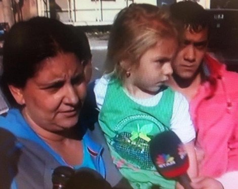 Οι Ρομά διαμαρτύρονται: Και εμείς μπορούμε να κάνουμε ξανθά παιδιά [εικόνα] | iefimerida.gr 1