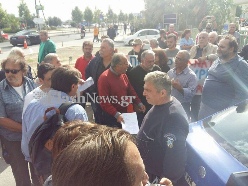 Εκαψαν τις επιστολές Κατρούγκαλου μπροστά στον Ξανθό -«Ντροπή σας, μας καταστρέψατε» [εικόνες&βίντεο] | iefimerida.gr 1