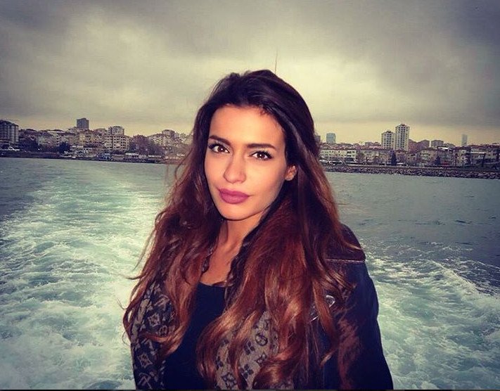 Η νυν (Αντωνία Καλλιμούκου) και η πρώην του αδελφού της Μενεγάκη ξεκατινιάζονται στο Διαδίκτυο [εικόνες] | iefimerida.gr 8